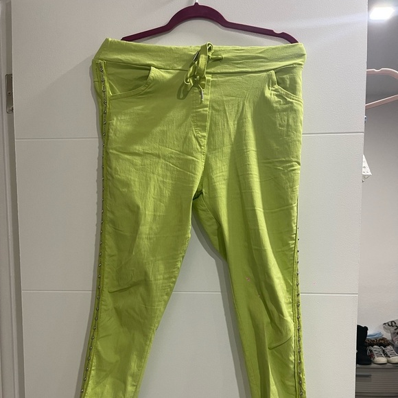 Italian pants in lime Green with ringtones in the side never used - Picture 5 of 5